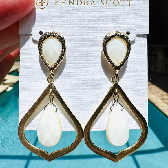 Kendra Scott Vintage Ryanne Chandelier Earrings - Picture 3 of 4
